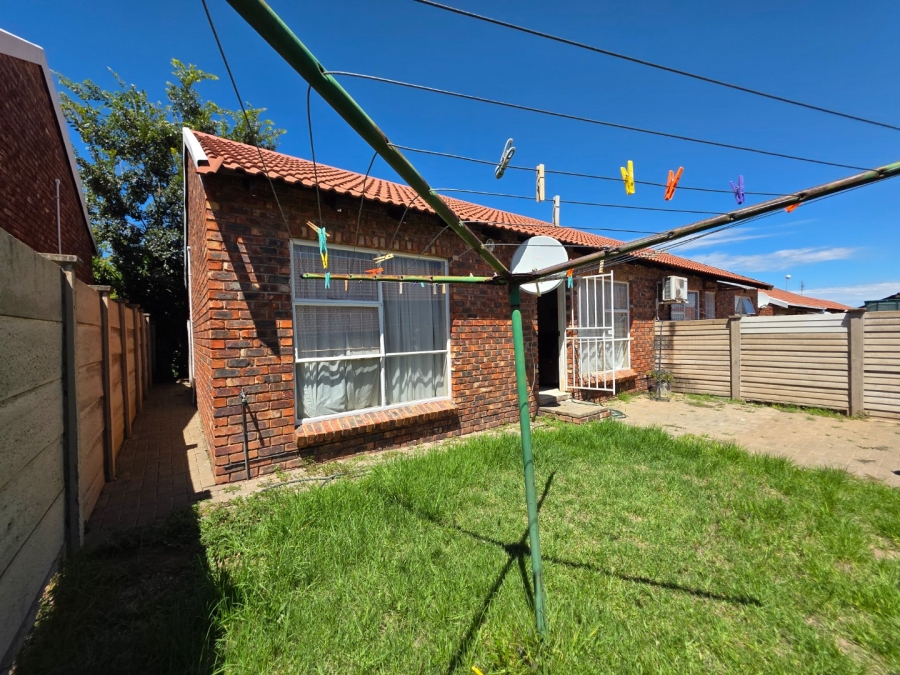 2 Bedroom Property for Sale in Fleurdal Free State